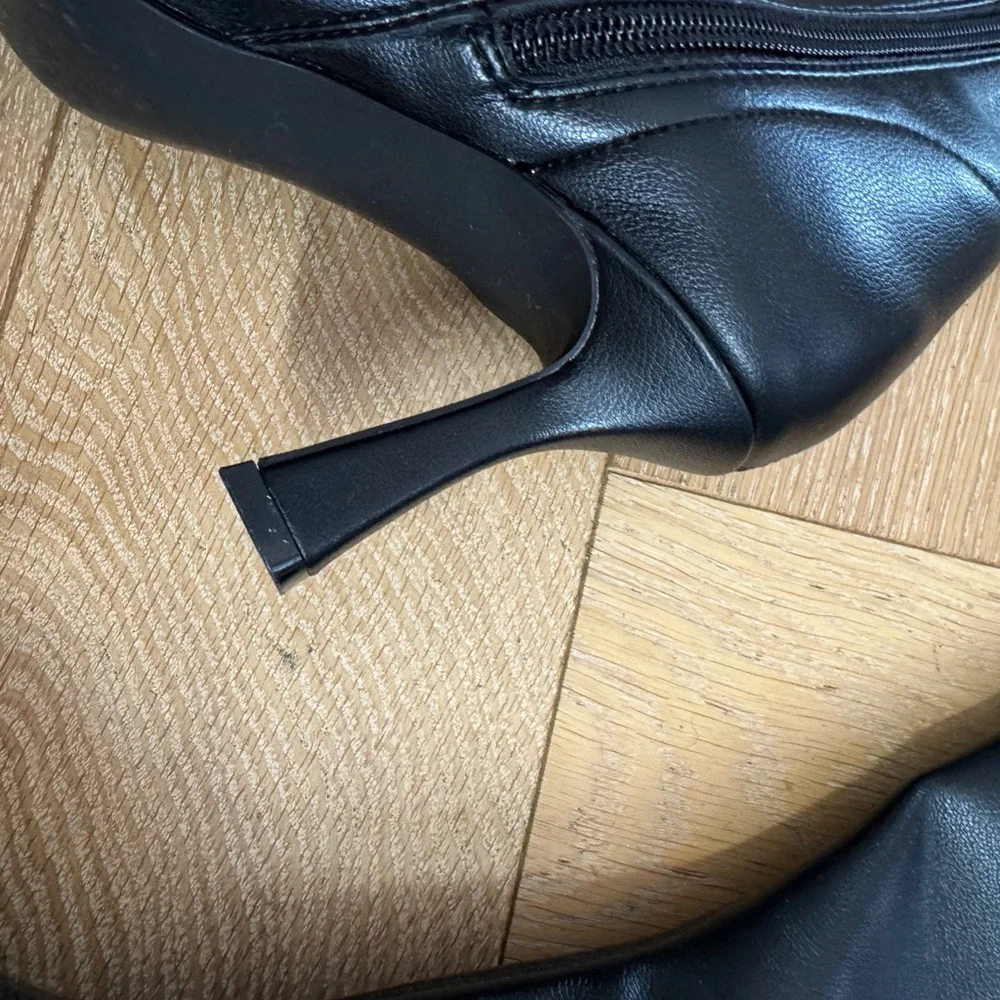 Steve Madden Black Knee-High Women's Boots - Picture 4 of 13